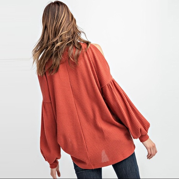 Waffle Weave Cold Shoulder Top - Picture 5 of 5